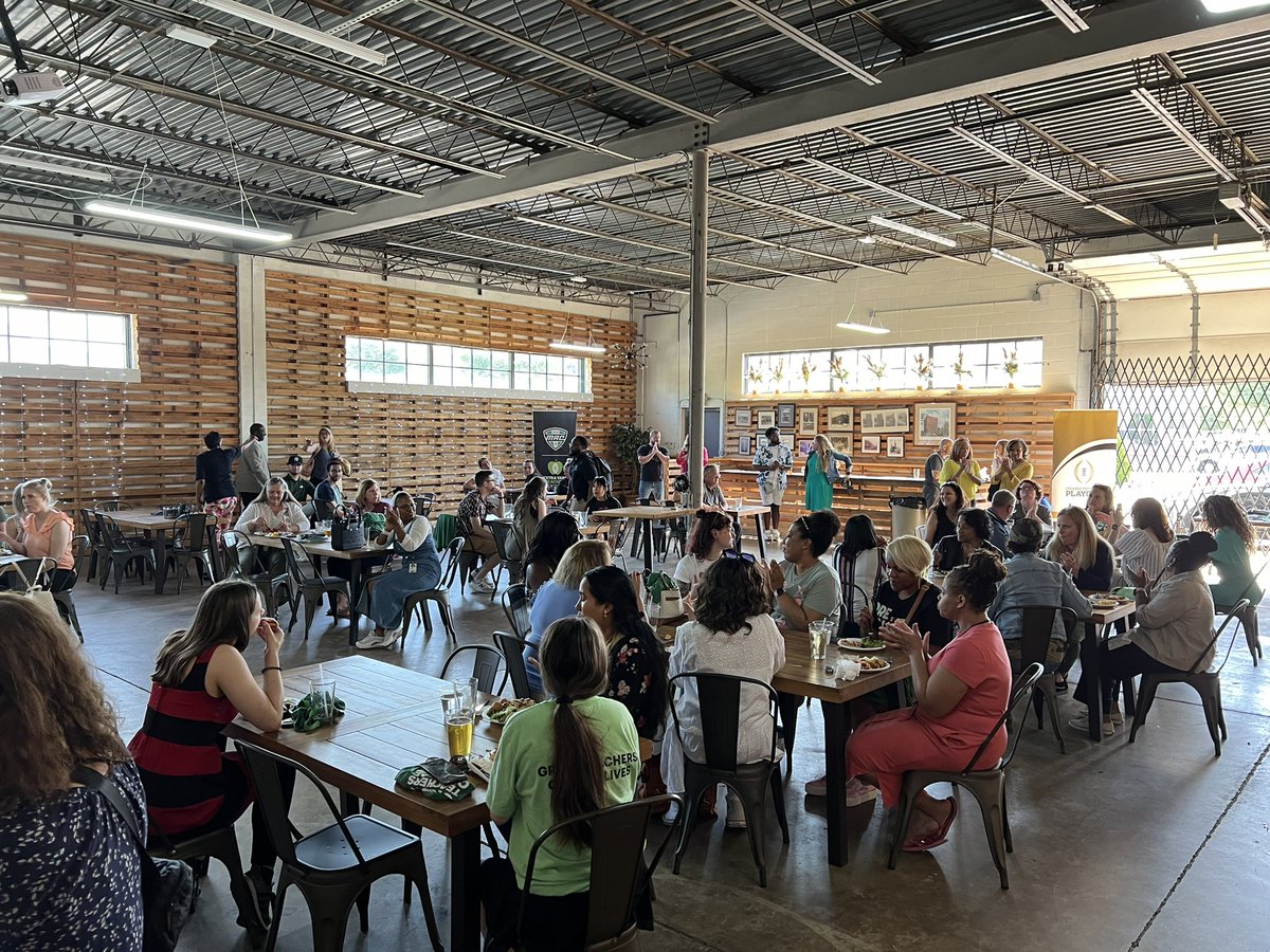 Congratulations to the teachers in Cleveland! The @CFPExtraYard helped us welcome the newest @CLEMetroSchools teachers at Goldhorn Brewery last night, celebrating their year with classroom giveaways & great times! 🍏✏️📚 #cfpextrayard | #MACtion