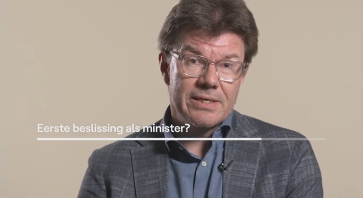 Zet me op een barkruk en ik spreek vanuit het hart. <a href="/vrtnws/">VRT NWS</a> legde 4 serieuze vragen voor aan de Brusselse lijsttrekkers. Zie alvast mijn antwoorden via onderstaande link👇
youtu.be/SRgzSahuV6w