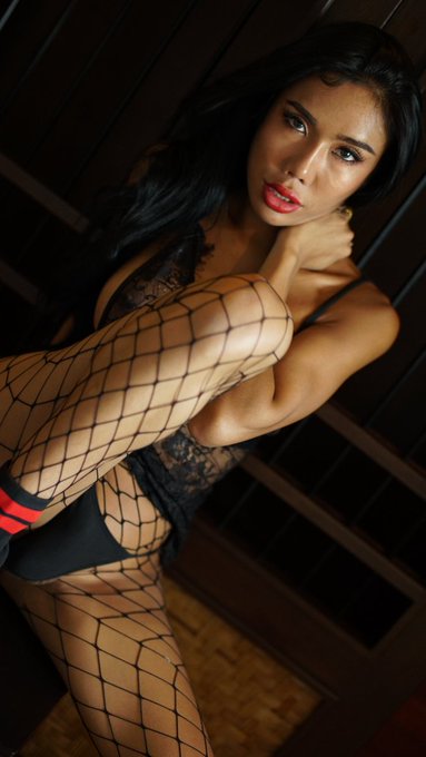 I could use a hand   Come say Hi 💋 >>https://t.co/wVm7j6IKi5 << https://t.co/c6sEFK0LqG