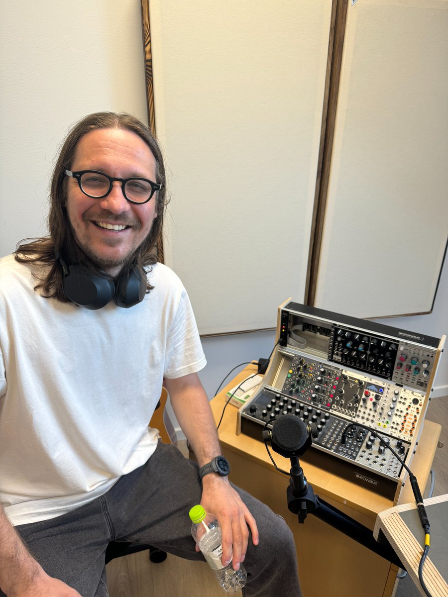 🎮🔊 Sound design in games isn't just background noise, it's the heartbeat of immersion! From ambiance to character footsteps, every sound shapes the player's experience! 🔊 #gamedev #GameAudio #SoundDesign