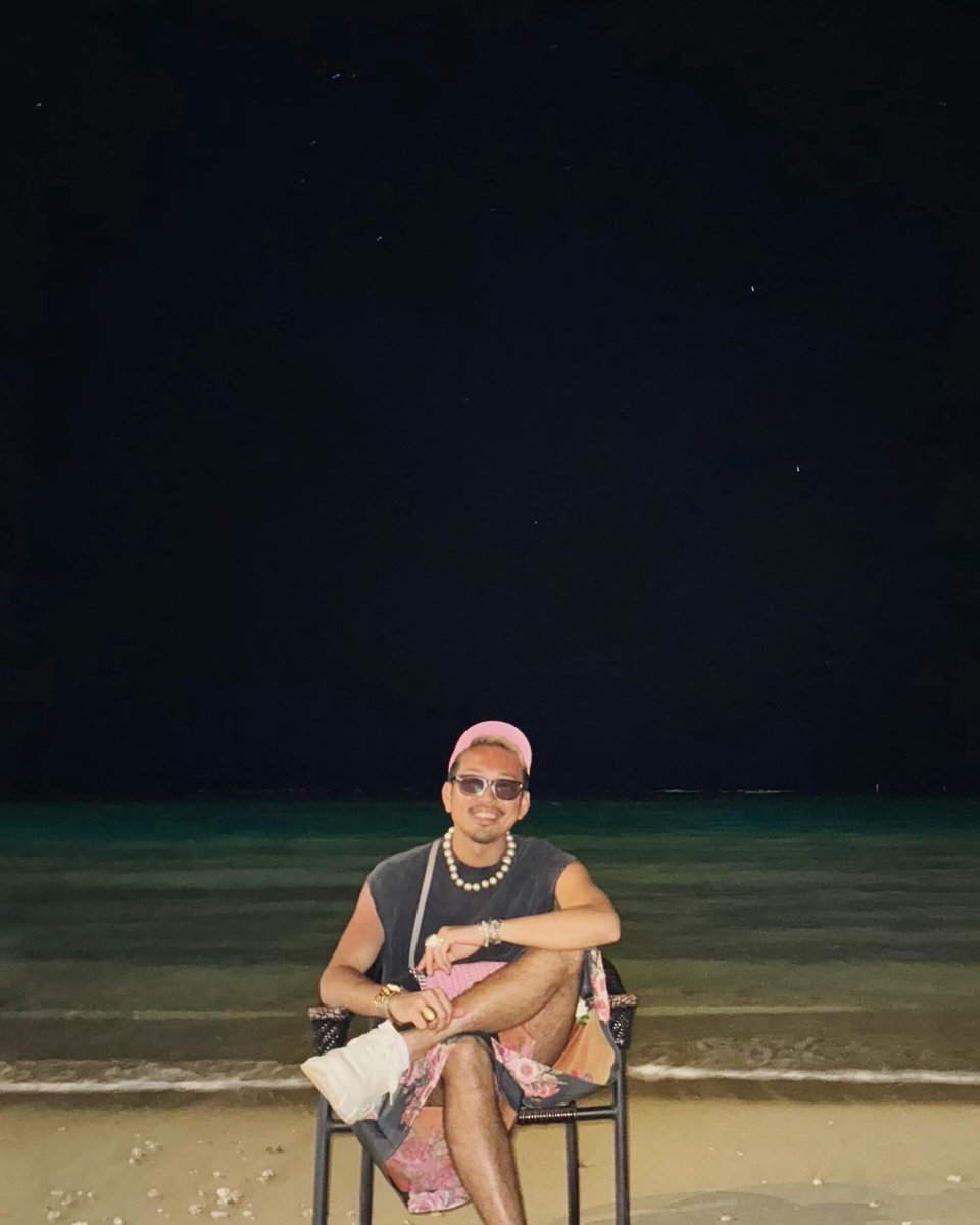yuta__tokyo's tweet photo. the sea at night
The starry sky was clear and beautiful.
clothes: #commedesgarcons  accessories: #satokooishi 
Waikikiの海沿いを夜中に散歩したら星空がすごく綺麗でし
た
#
#sea #waikiki #Hawaii https://t.co/f5YARJSbdF