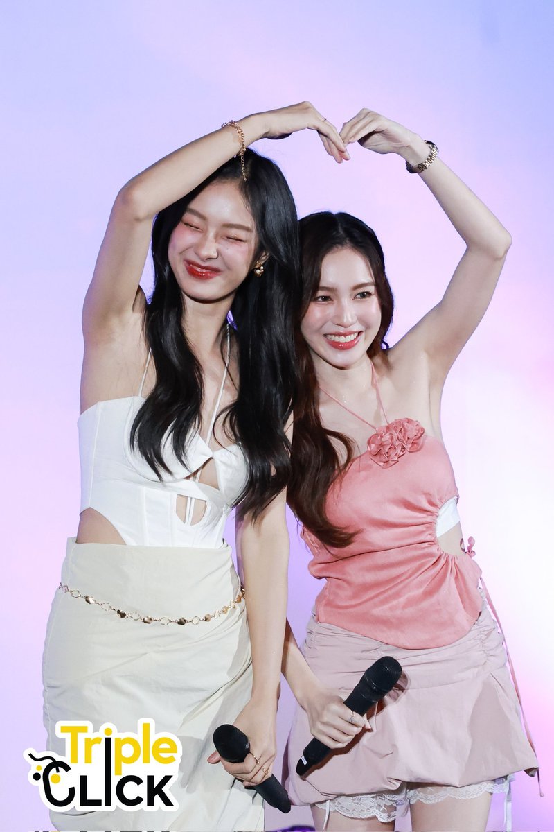jayesocool's tweet photo. milk blushing and love grinning while forming the heart pose together they look so cute and happy  🥹

LOVTITUDE FANMEETING 
#23point5FinalEP https://t.co/Hsx5zxMgEB