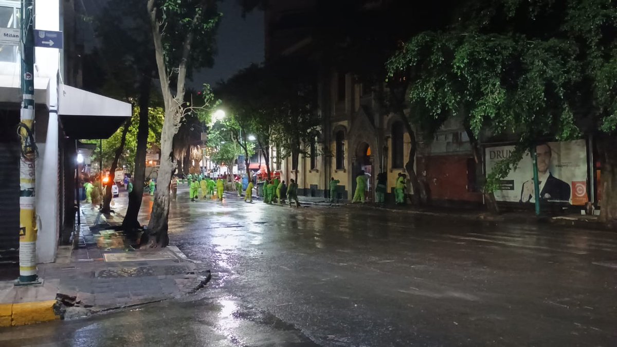 martibatres's tweet photo. A lo largo del día de ayer y de toda  la madrugada, el @GobCDMX realizó dos importantes acciones:
Entregó vivienda a 43 familias indígenas que se encontraban viviendo en un campamento sobre la calle de Roma en la colonia Juárez y, en consecuencia, desocupó y despejó dicha calle. 
Gracias a @SeGobCDMX @SEPICDMX INVI @SOBSECDMX
