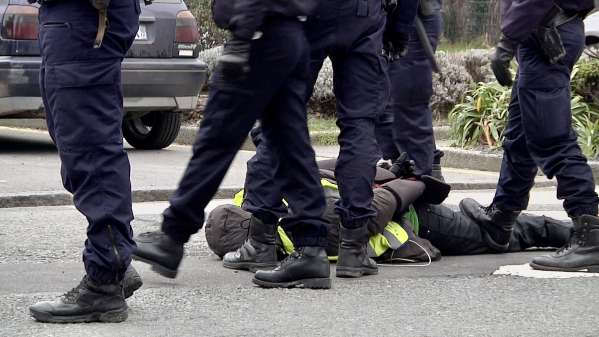 r_macherel's tweet image. UN MOMENT SANS RETOUR (Ein Moment ohne Wiederkehr) projeté à #Berlin, au Politisches Cafe dans le quartier de Zielona Gora, le 30/05/2024 à partir de 18h, en VOST-E !
🔥🔥🔥

➡️ Plus d'infos : kontrapolis.info/13168/
➡️ VOD @MutinsPangee : cinemutins.com/un-moment-sans…