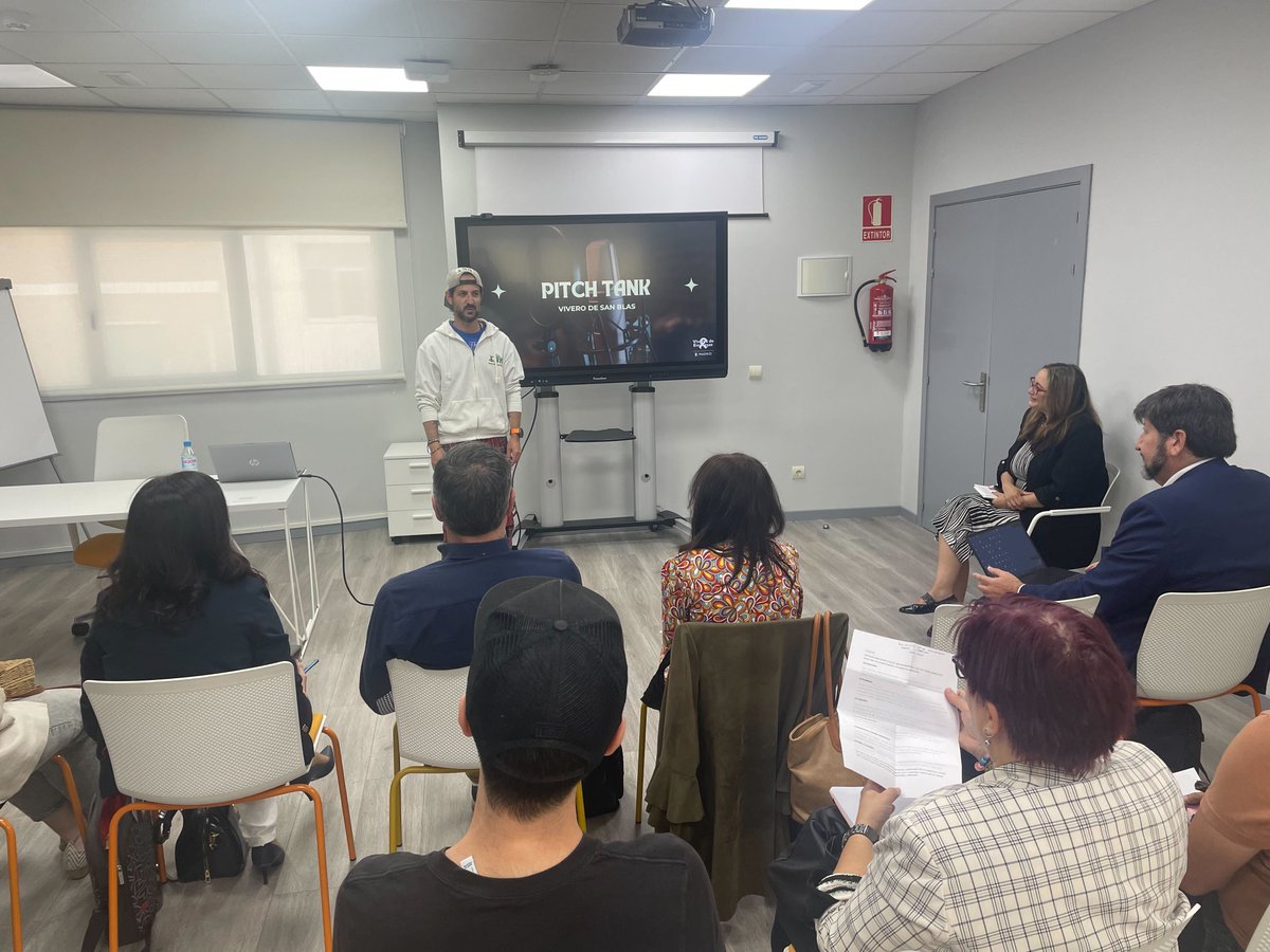 cinkventuring's tweet image. ¡Ayer nuestro equipo gestor del @viverosanblas se sumergió en una sesión de Pitch Tank y ¡fue espectacular!

💥Las mentes emprendedoras brillaron al presentar sus ideas y recibir valioso feedback: preguntas del público, evaluaciones detalladas y votos de viabilidad.

#PitchTank