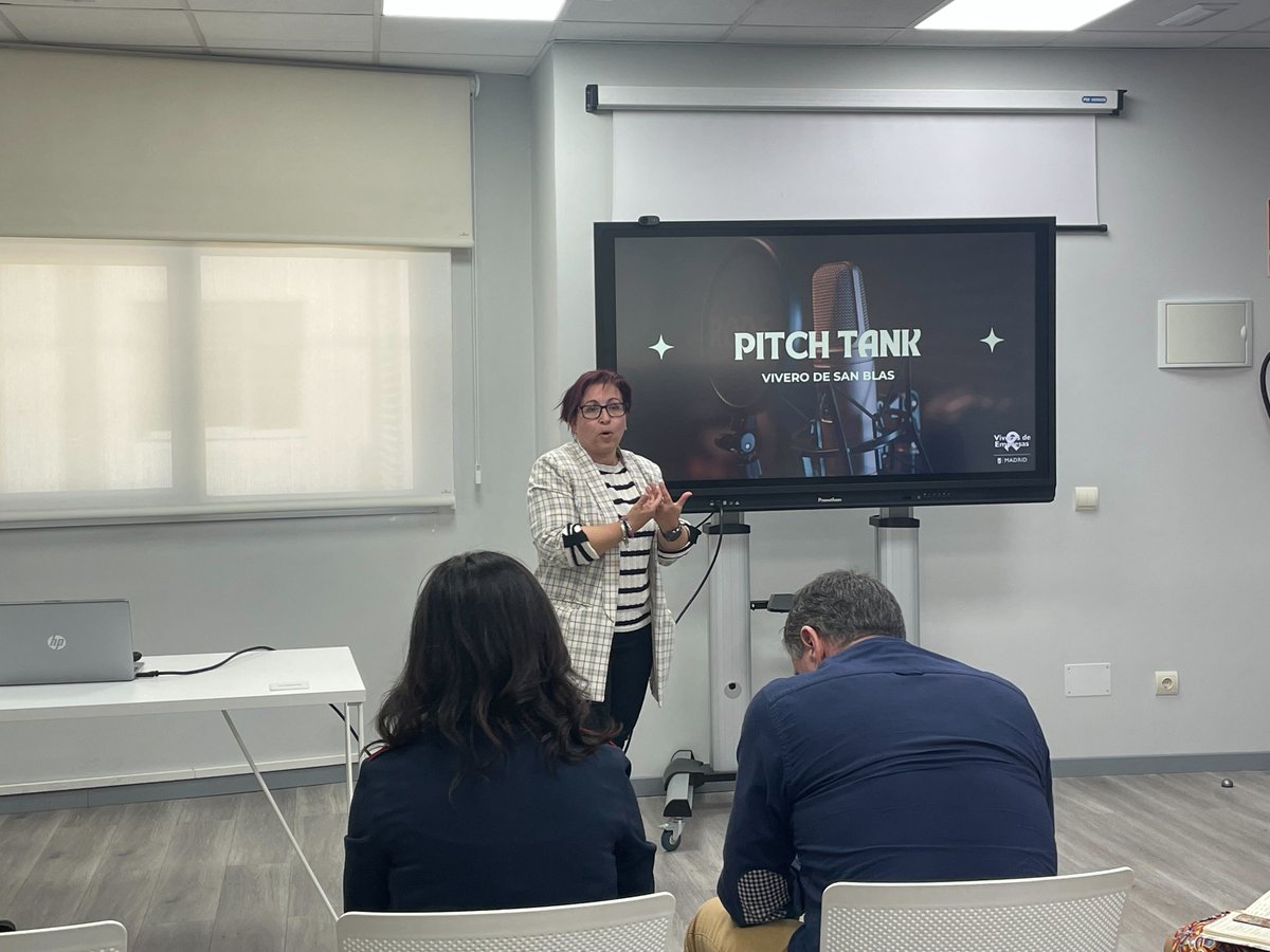 cinkventuring's tweet image. ¡Ayer nuestro equipo gestor del @viverosanblas se sumergió en una sesión de Pitch Tank y ¡fue espectacular!

💥Las mentes emprendedoras brillaron al presentar sus ideas y recibir valioso feedback: preguntas del público, evaluaciones detalladas y votos de viabilidad.

#PitchTank