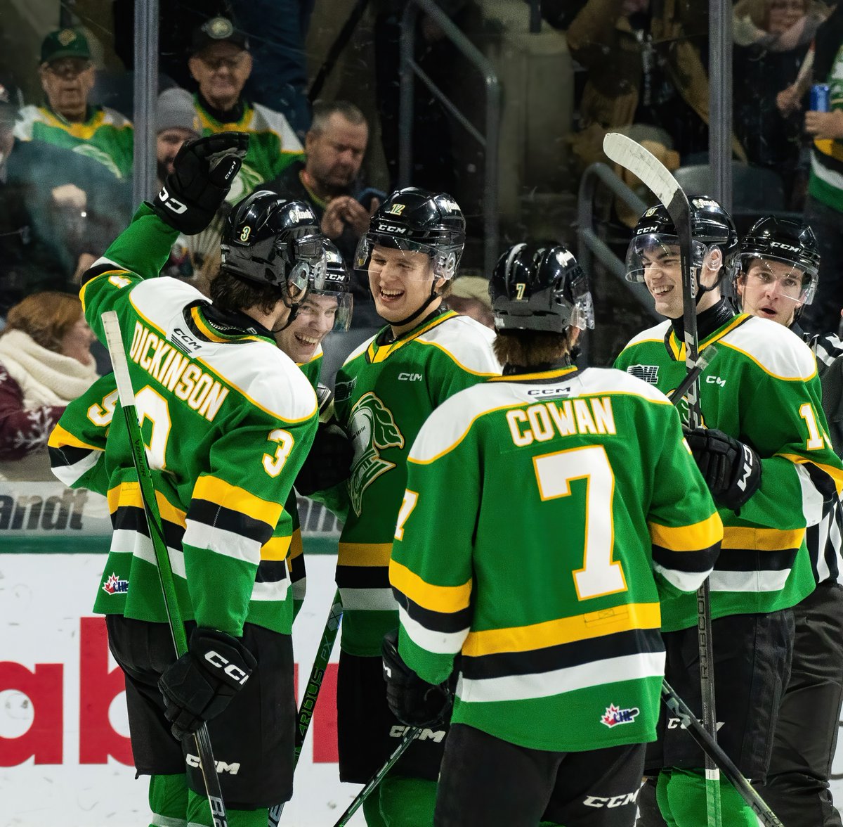 Wear green and come cheer on your Knights 💚💛! The City of London is hosting a series of FREE live watch parties for the @LondonKnights 's Memorial Cup run 🏆. Starting at 4 p.m. this Saturday, join @DundasPlace as the Knights take on the Drummondville Voltigeurs.