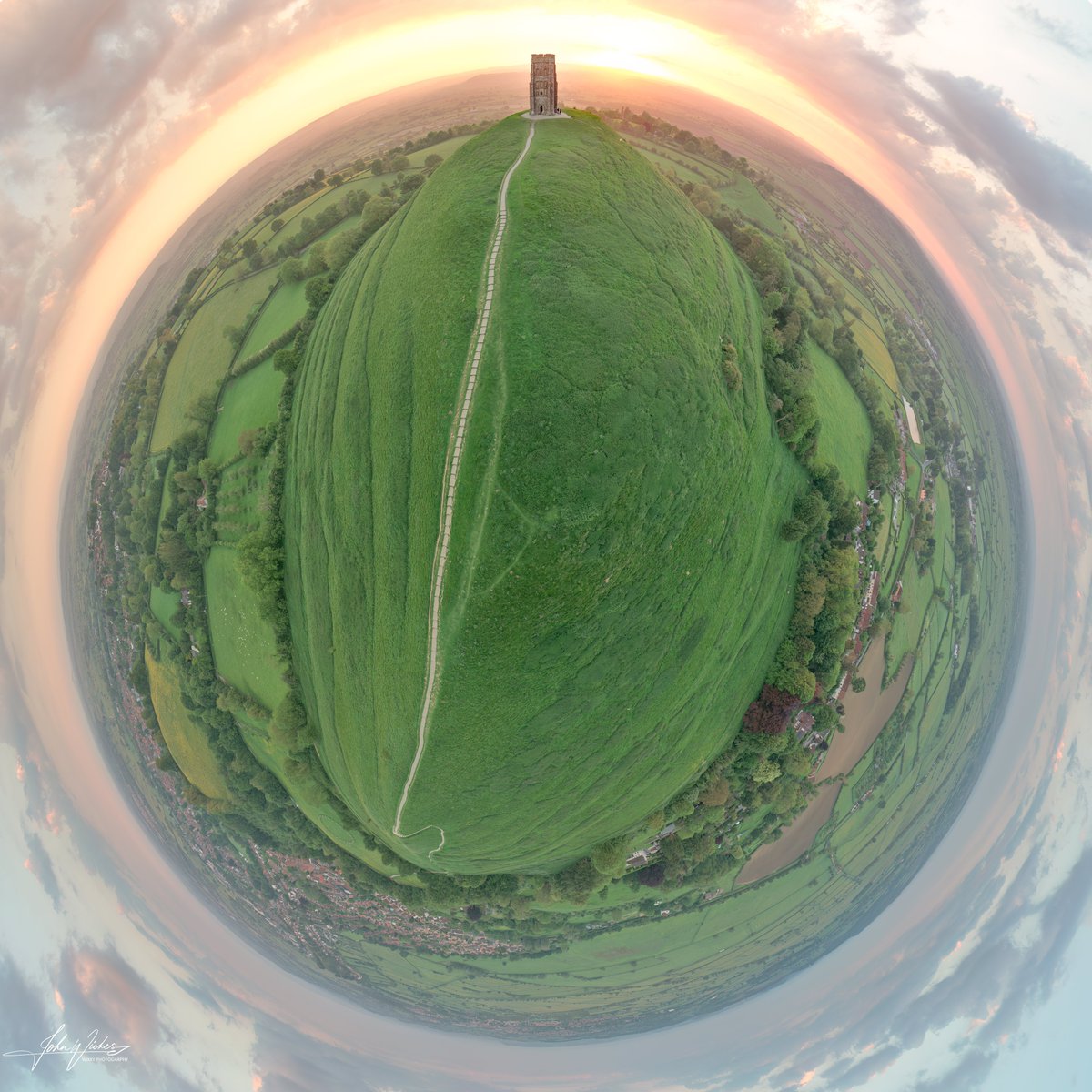 Planet Glastonbury (360°)
Now I'm trying you🙂

#Glastonburytor @ITVCharlieP @BBCBristol @TravelSomerset #ThePhotoHour #Somerset @VisitSomerset @bbcsomerset #Sunrise @PanoPhotos @SomersetLife @SmrsetOutdoorNT #TinyPlanet