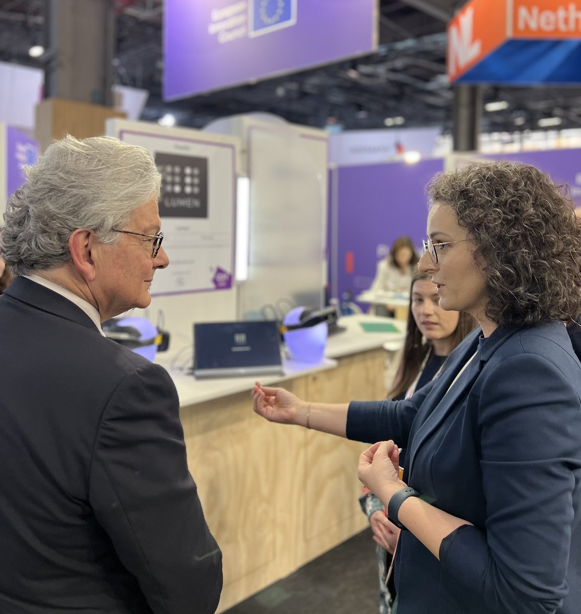 Europe is the place to be for #startups! 🇪🇺 Inspiring visit of the @EUeic stand at #VivaTech —showcasing many talented deep-tech European startups from 🇪🇪🇷🇴🇳🇱🇩🇪🇫🇷🇵🇹🇪🇸🇧🇪 and more!