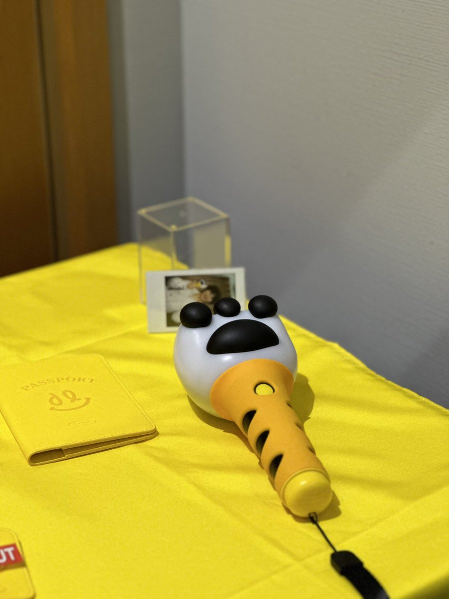 MADE_zuckeys's tweet photo. 私が今回のトさんの大阪のコンサートで悲しかったこと 

神戸行った時、ゆっくり見れなくて、このトさんのチェキ見るの楽しみにして来たのに、1日目に横になって寝てて、2日目でひっくり返ってたwwwwwwwwwwww

←Day1                        Day2→ https://t.co/PJ0qwOExtH