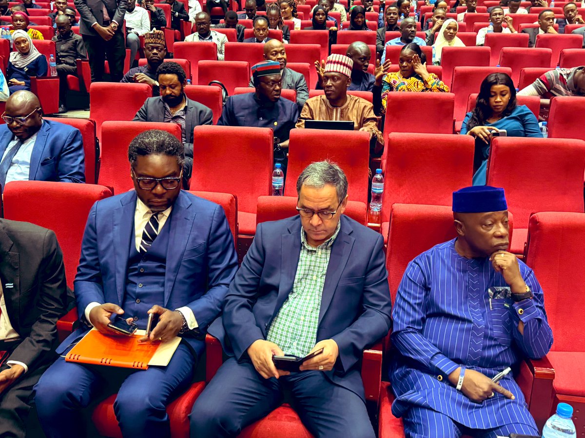 AUC_PAPS's tweet photo. HAPPENING NOW: Public Lecture on the ‘Peace &amp; Security We Want’. #AUPSC Interface with stakeholders, institutions and students at the University of Dar es Salaam 🇹🇿 #AUPSC20 https://t.co/5Yu4k6IKrx