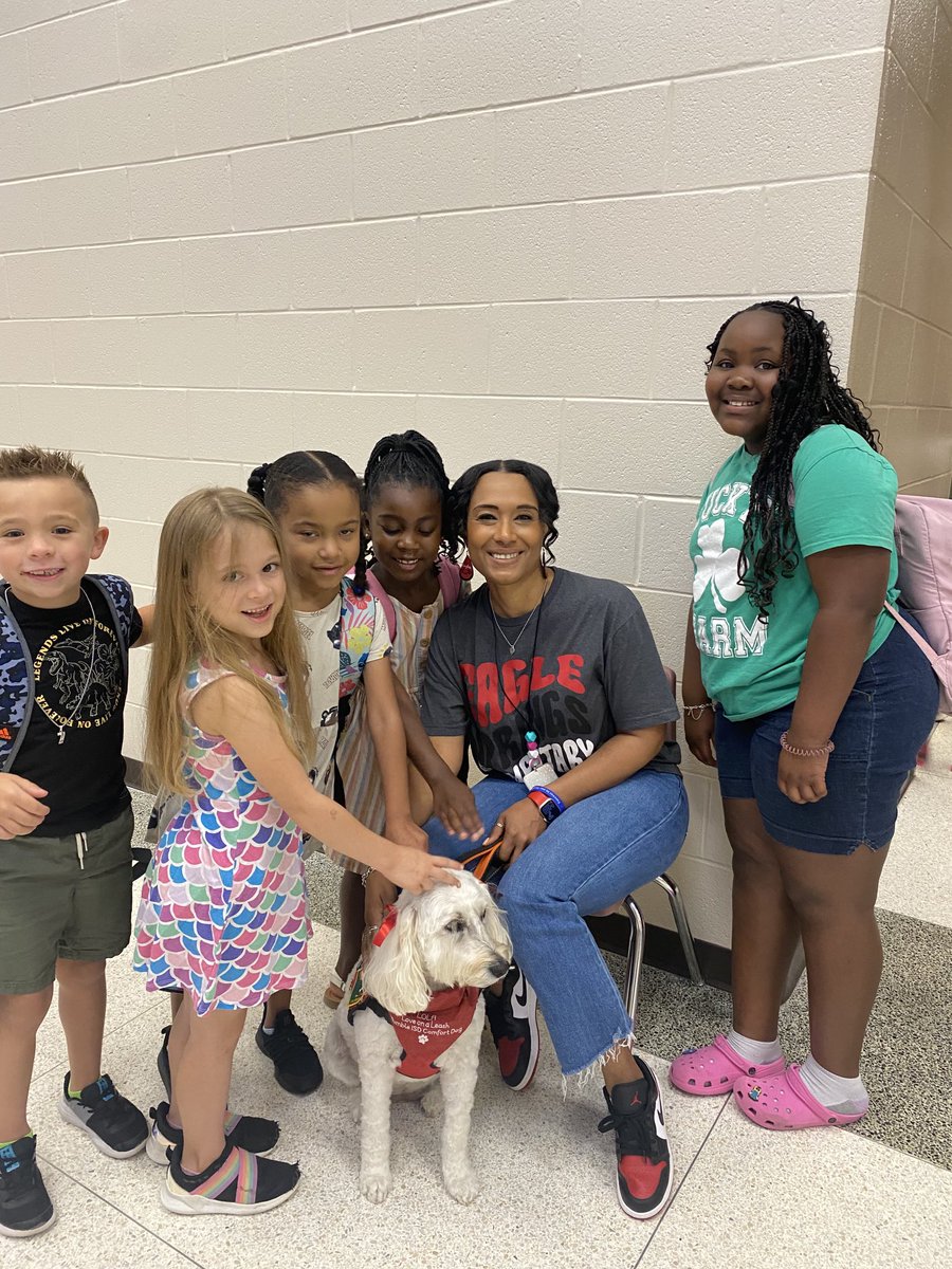 What a “paw”fect way to start the day! ❤️🐾🖤⁦<a href="/HumbleISD_ESE/">Eagle Springs Elem</a>⁩ ⁦<a href="/HumbleISD_FDN/">HumbleISD Foundation</a>⁩