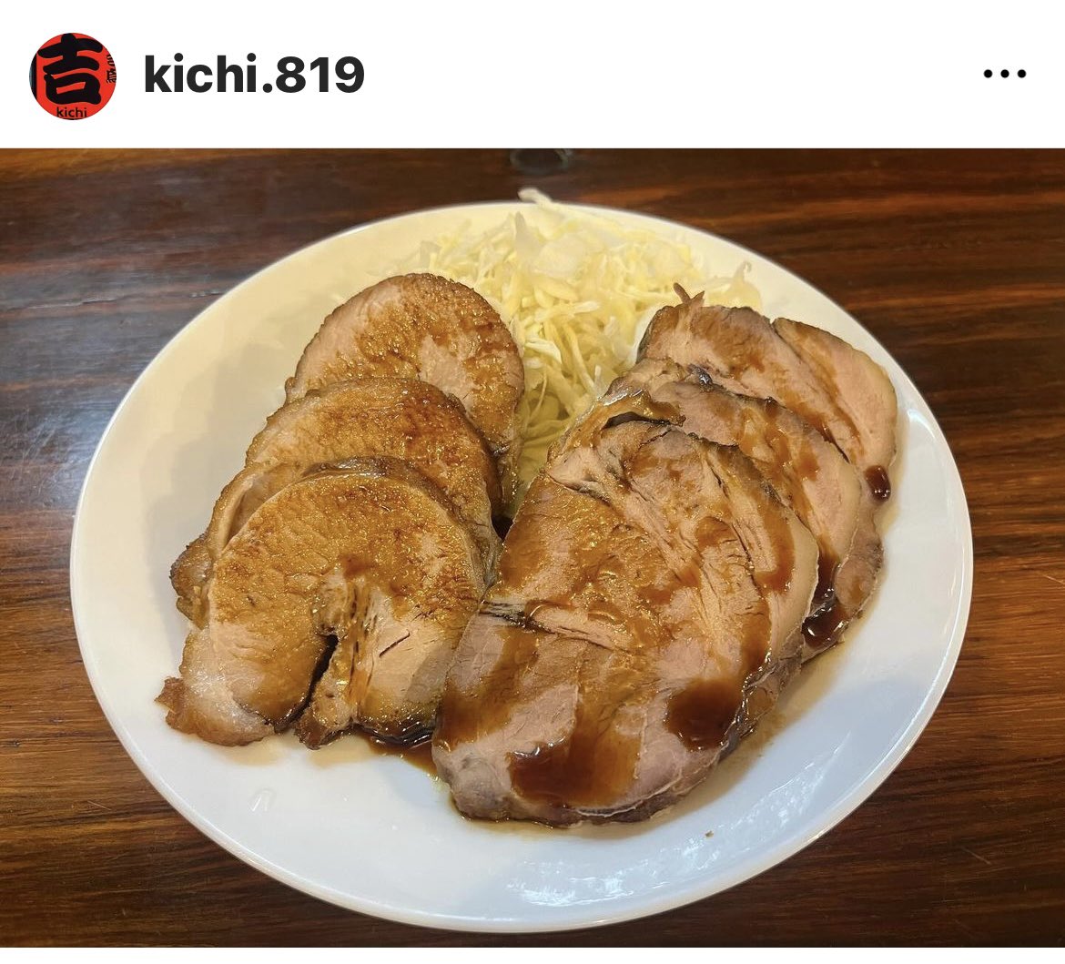 DBase20220122's tweet photo. 土日月の昼間はライダーズカフェですが、夜は焼き鳥屋やってます。
そこのメニューを少し紹介。
開店からもう20数年、串も全て一本一本手刺しでしてますが、他のメニューも一から仕込みます。今回はチャーシュー編。
#焼き鳥
#倉敷居酒屋
#吉 https://t.co/QvxjaxI2VR