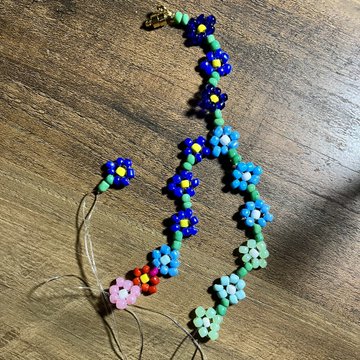Yes it’s college gym season but please enjoy my new hobby of beading
