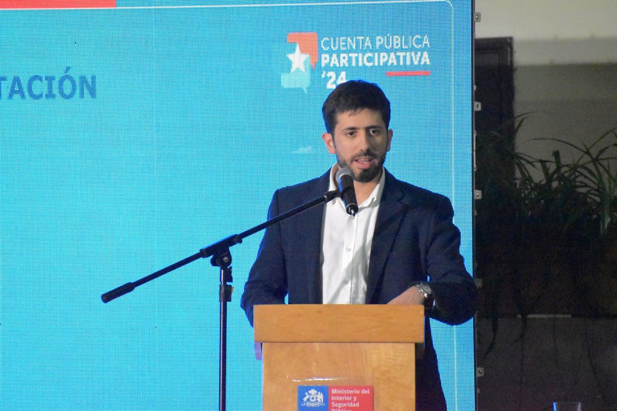 MinjudhMagallan's tweet photo. La Seremi @michellepeutat asistió a la #CuentaPública2024 de @DPRMagallanes, a cargo de Delegado José Ruiz quien dio cuenta de los avances en #Magallanes de la gestión del Presidente @GabrielBoric en diversos ejes como derechos sociales, seguridad pública y desarrollo sostenible. https://t.co/6wIhitycpN