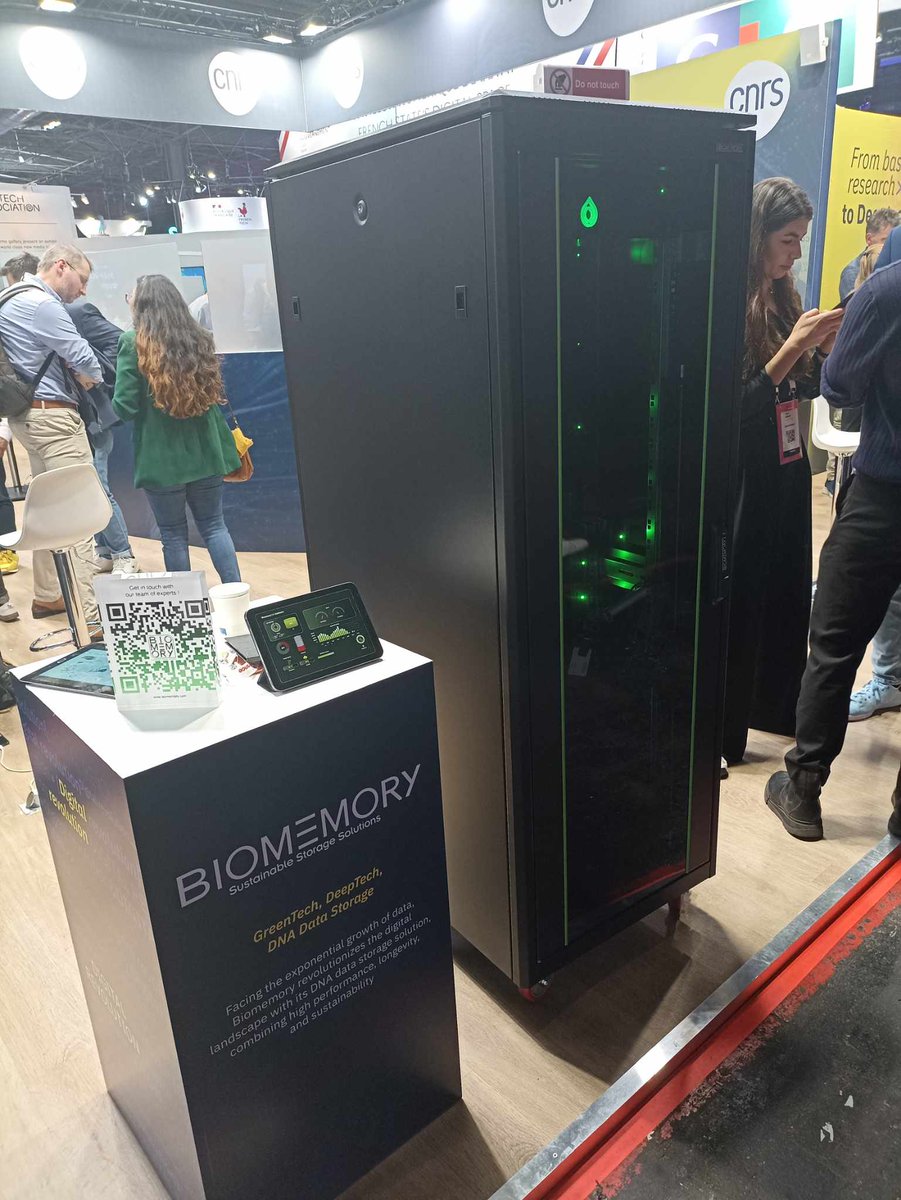 [VivaTech 2024]

🎯 Zoom sur : Biomemory

Une des innovations phares de cette édition #vivatech, la startup Biomemory, présente sur le stand du CNRS ! <a href="/BiomemoryLabs/">Biomemory</a> fournit des services de stockage de données biodigitales aux grandes entreprises et administrations.

🧐 Le