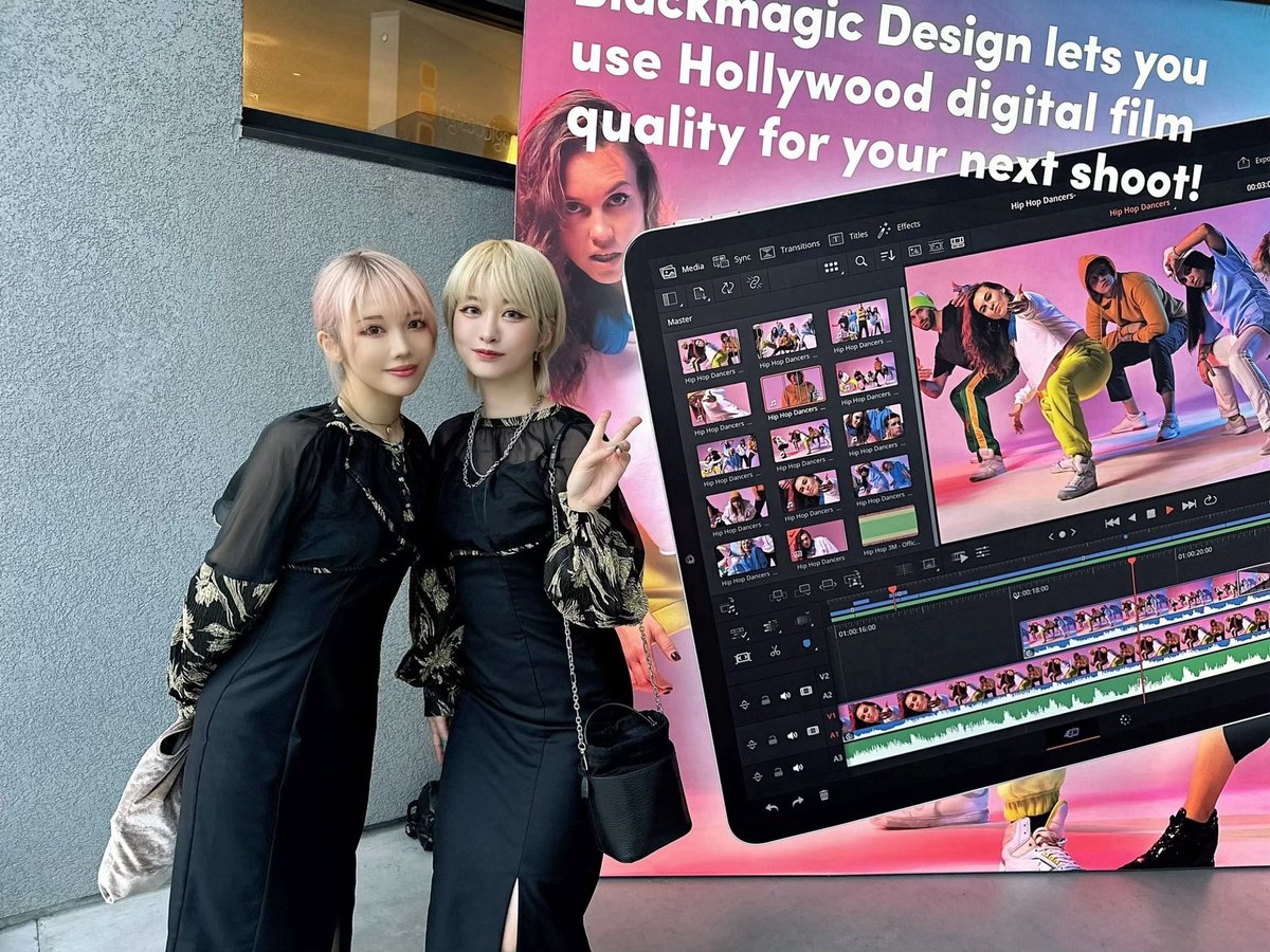 ramuramu_23's tweet photo. いつも配信機材を使用しているBlackmagic Design様のBlackmagic Nightへ行ってきました!
映像技術と音楽の融合🪩
素晴らしかったです!
この日はまそちゃんとおそろのドレスでした🥰
#BMD_NIGHT https://t.co/EhmuNkvKjr