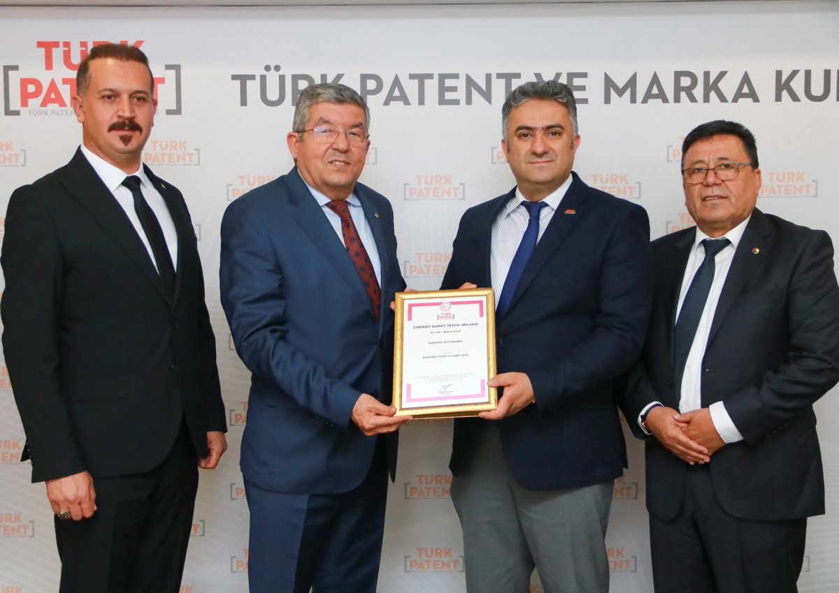 Karapınar Tülü Dokuması, Konya'nın 74. Tescilli Coğrafi İşareti Oldu 💫

Başvuru süreci tamamlanarak tescillenen “Karapınar Tülü Dokuması” Konya ilimizin 74. tescilli coğrafi işareti oldu.

Coğrafi İşaret Tescil Belgesi, Kurum Başkanımız Prof. Dr. <a href="/mzekidurak/">M. Zeki DURAK 🇹🇷</a> tarafından Karapınar