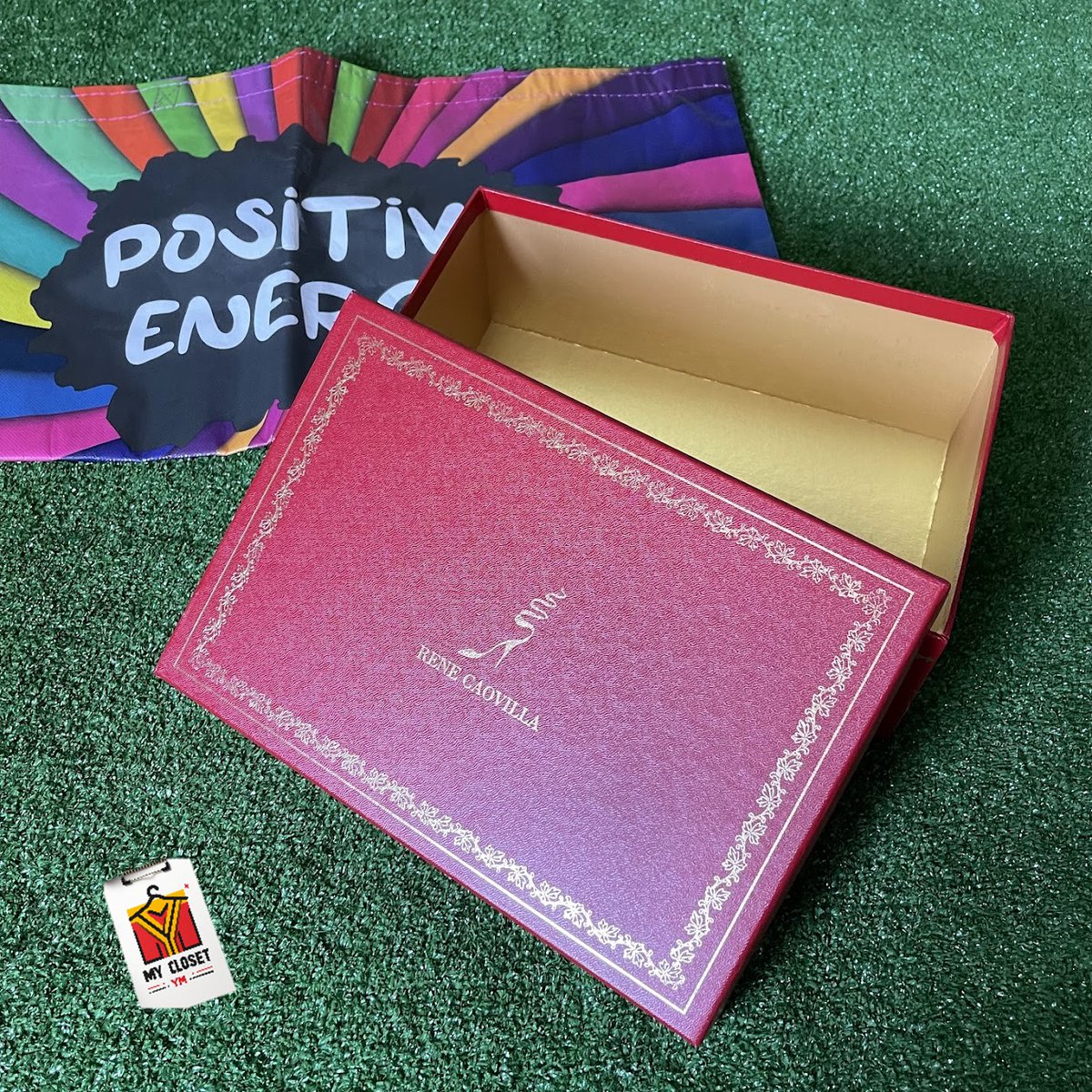 myclosetym's tweet image. Rene Caovilla Italy Authentic Empty Sturdy Red Shoe Box Blue Denim Mix Strass

#ReneCaovilla
#LuxuryPackaging
#DesignerBox
#ItalianFashion
#ReneCaovillaShoes
#RedShoeBox
#AuthenticReneCaovilla
#HighEndFashion
#FashionStorage
#DesignerStorage
ebay.com/itm/1264966665…