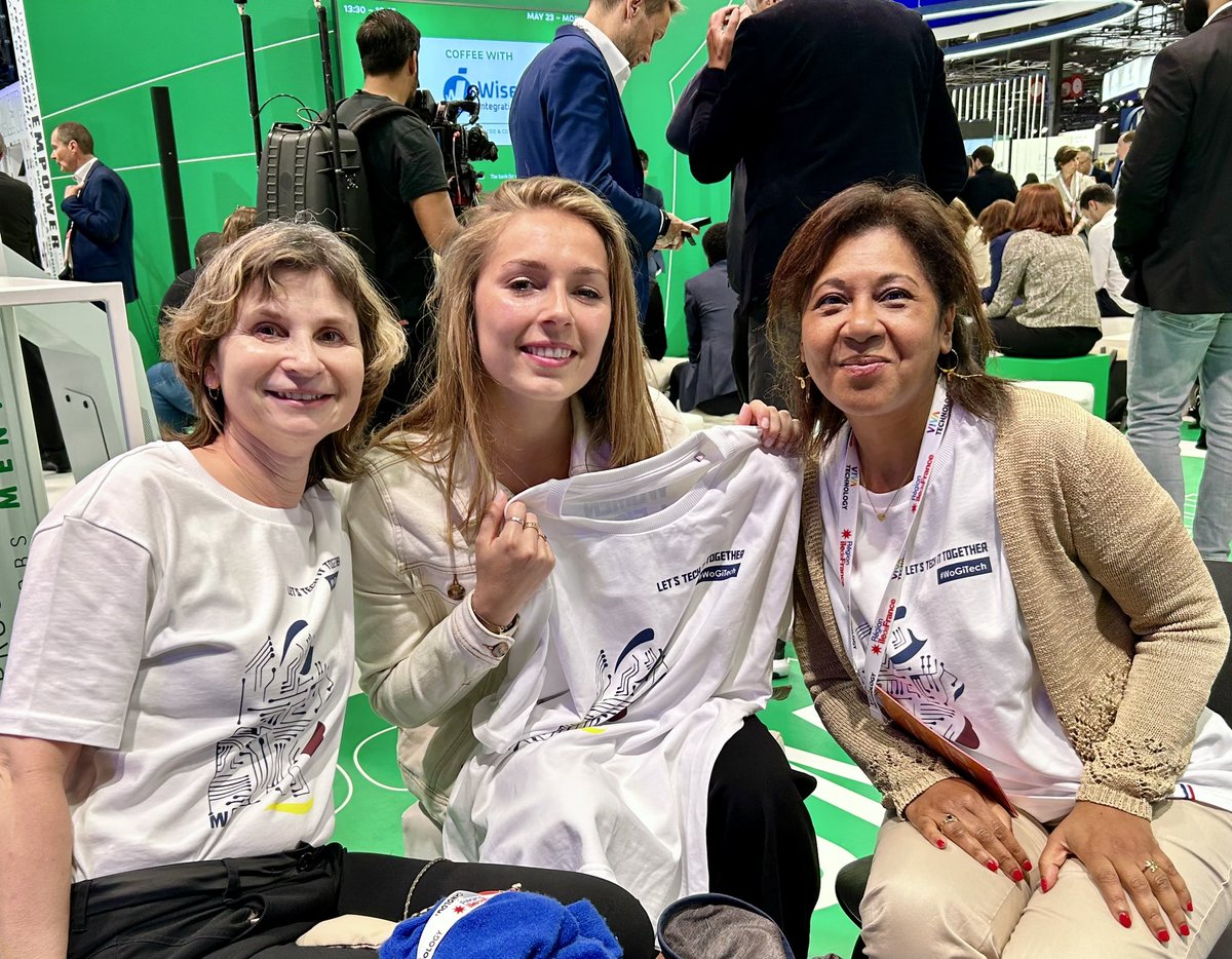 Sandrine Delage #WoGiTech #Vivatech (@sanddela) on Twitter photo Ce que je préfère à #Vivatech …
Les personnes 💃🕺
Vivatech est THE RDV
Où on se retrouve avec bonheur 👋
Avec la passion de la #Tech et de l’#Inclusion en partage🤝
@wogitech <a href="/SandyBeky/">Sandy Beky #WoGiTech</a> <a href="/perrinegrua/">Perrine Grua</a> <a href="/SharonSofer/">☆ Sharon ☆</a> <a href="/StartupForKids/">StartupForKids</a> <a href="/AyumiMooreAoki/">Ayumi Moore Aoki</a> <a href="/womenintech/">Women in Technology</a> <a href="/Nad_Alves/">Nadia Bahhar-Alves </a> Ce que je préfère à #Vivatech …
Les personnes 💃🕺
Vivatech est THE RDV
Où on se retrouve avec bonheur 👋
Avec la passion de la #Tech et de l’#Inclusion en partage🤝
@wogitech <a href="/SandyBeky/">Sandy Beky #WoGiTech</a> <a href="/perrinegrua/">Perrine Grua</a> <a href="/SharonSofer/">☆ Sharon ☆</a> <a href="/StartupForKids/">StartupForKids</a> <a href="/AyumiMooreAoki/">Ayumi Moore Aoki</a> <a href="/womenintech/">Women in Technology</a> <a href="/Nad_Alves/">Nadia Bahhar-Alves </a>