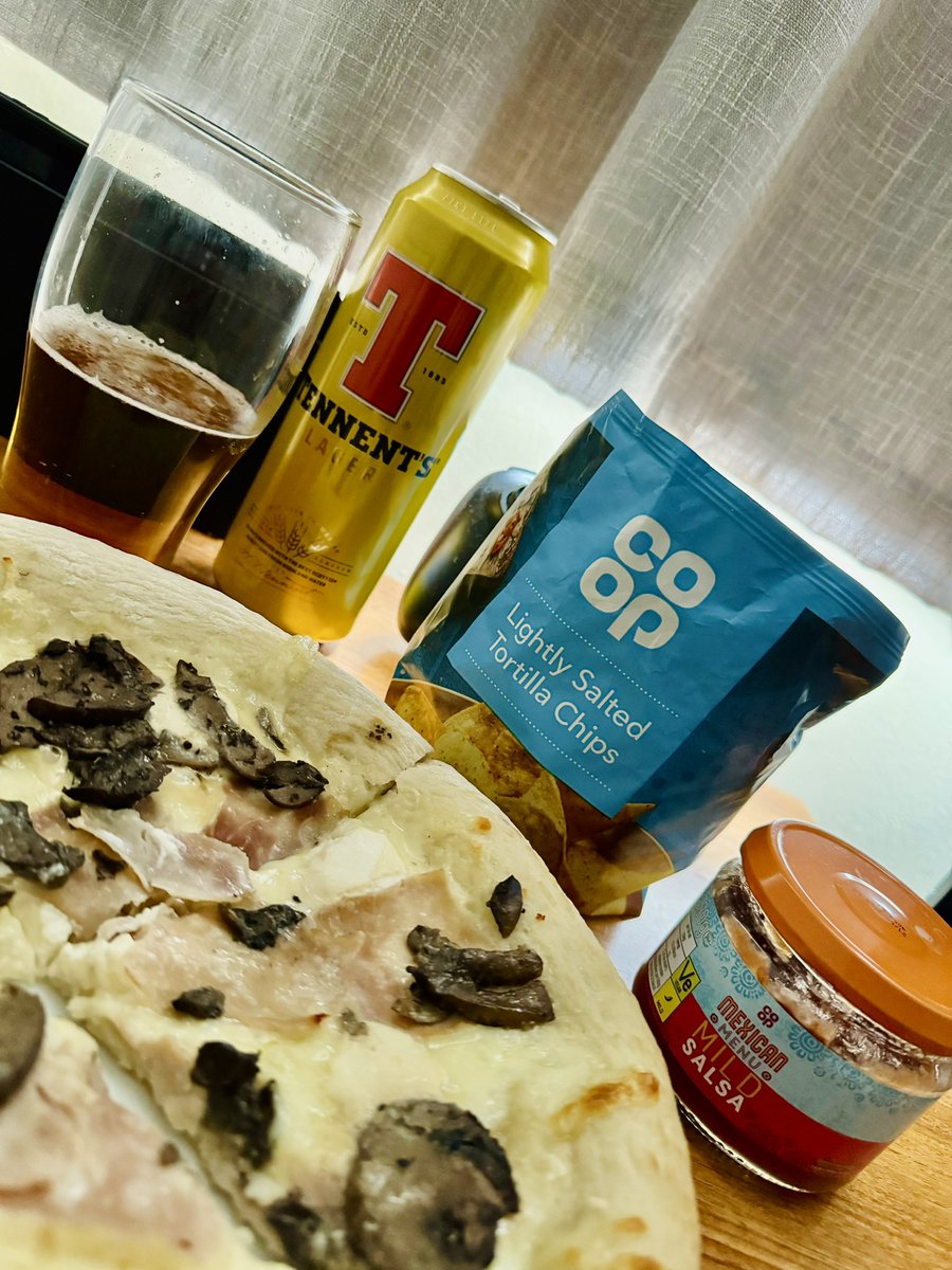 nigeldiaz's tweet photo. Feel Good Fridays #coop #tennnents #rainyday https://t.co/U5YaF6Wpoj