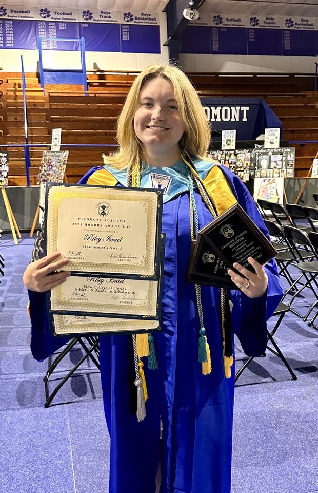 Congrats @RileyIsrael5 Stoles:President National Honor Society and Historian Beta Club Cords:Honor grad, Dual Enrollment, NSHSS, NSLS Awards: highest ave. dual enroll. perspectives of diversity, Headmaster’s Award, Regional Literary Impromptu Speaking/Alt Essay, Class Treasurer