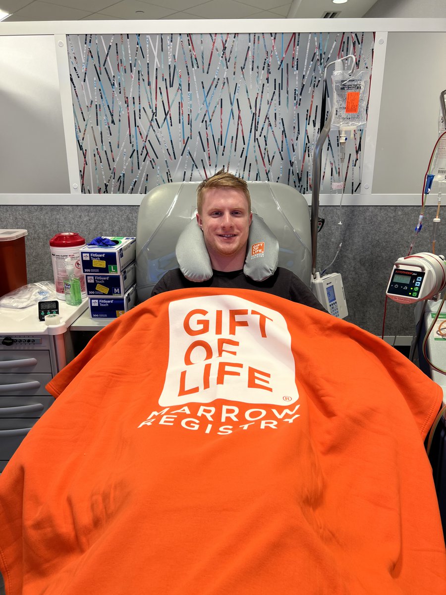 GiftofLife's tweet photo. Gift of Life Donor, Matt, and recipient, Jordana, met yesterday for the first time during @WCCO Cure Blood Cancer Radio Auction.

What a beautiful moment and we thank everyone who made this possible!🧡#Swab2Save #YouCure #LiveSaved #LiveGiven #CureBloodCancer https://t.co/fntYAT9yph