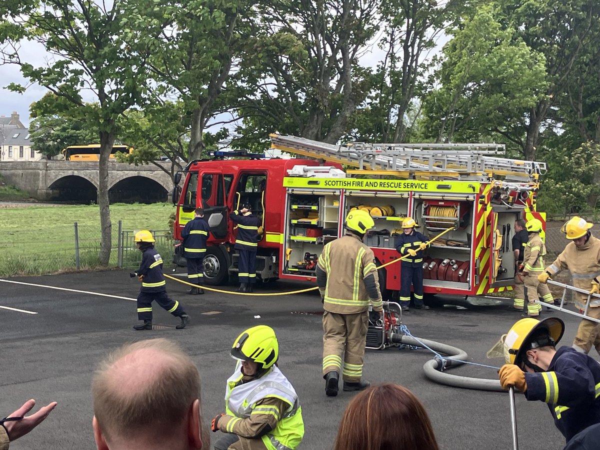 Great to see Thurso fire skills course demonstrate their learning today ⁦@fire_scot⁩ ⁦@HighlandCouncil⁩ ⁦@ThursoFire_⁩