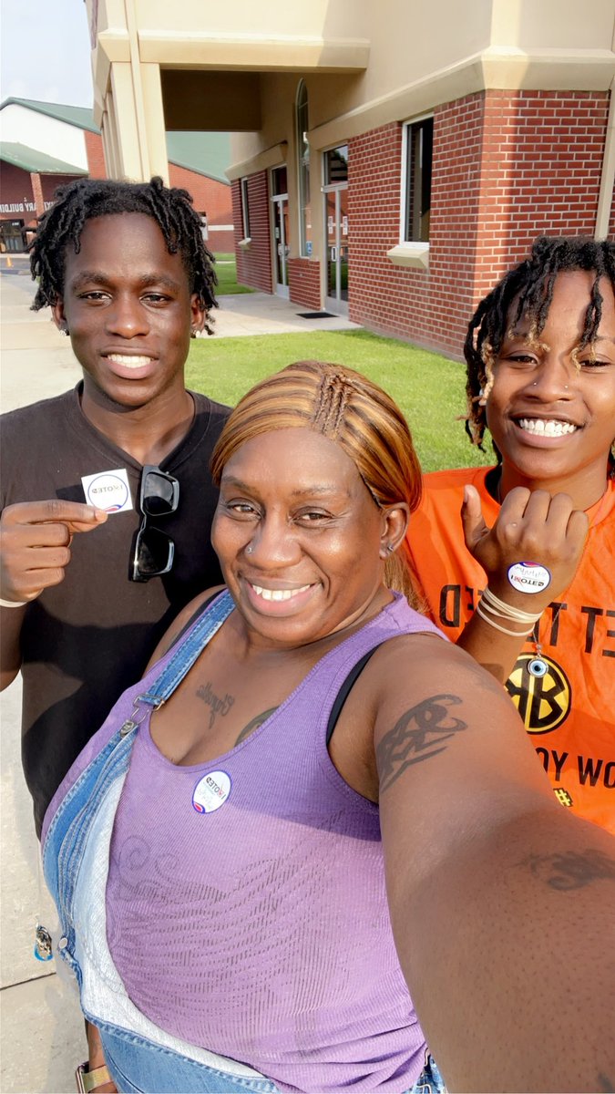 Voting 🗳️with my Twinz N Dem’