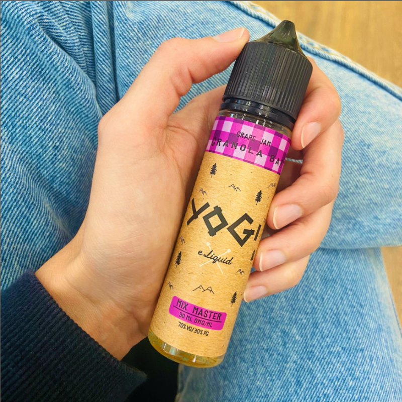 Chez LPF, coup de cœur pour le Grap Jam Granola Bar, un e-liquide goût barre granola nappée de miel accompagnée d’une généreuse dose de confiture de raisin noir !

Découvrez la marque YOGI !
👉 urlz.fr/qOeR

#eliquid #eliquide #vape #yogi #ejuice #lepetitfumeur