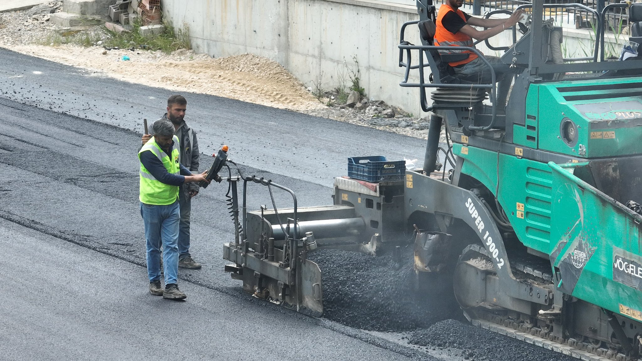 Ankara Büyükşehir on X: "Kahramankazan / Saray Mahallesi - Muhtelif Caddelerde #Büyükşehirİşbaşında ⚠️ Asfalt serim mesaimize devam ediyoruz. @mansuryavas06 https://t.co/Uioiv3s2ji" / X