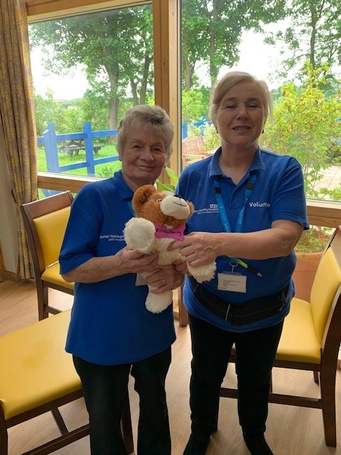 4 days to go until #volunteersweek and our #SYVolunteering mascot Volly the dog has been visiting Palliative Care volunteers Mavis and Angela to say a big thank you to them for all that they do! @SheffieldHosp @SHCFundraising