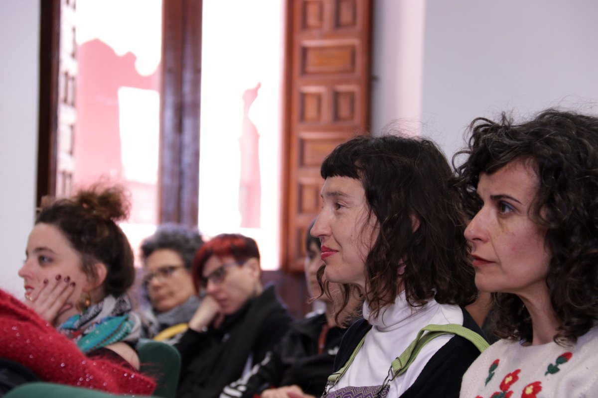 El pasado 26 y 27 de abril se celebró la 2ª edición del #MicelioLiterario de #Guadalajara, encuentro literario feminista para escuchar y conversar, donde los #libros se hacen cuerpo y respiramos juntas. Gracias Noelia y Sofía por esta maravilla... (1/2) #LauraCasielles #Sudakasa