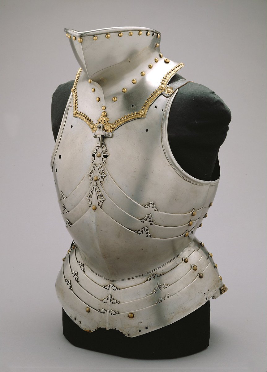 A #Cuirass and #Bevor made for Emperor Maximilian I, attributed to Lorenz Helmschmid, #Augsburg, #Germany, ca. 1485, housed at the @KHM_Wien

#armor #hre #holyromanempire #renaissance #khm #art #history