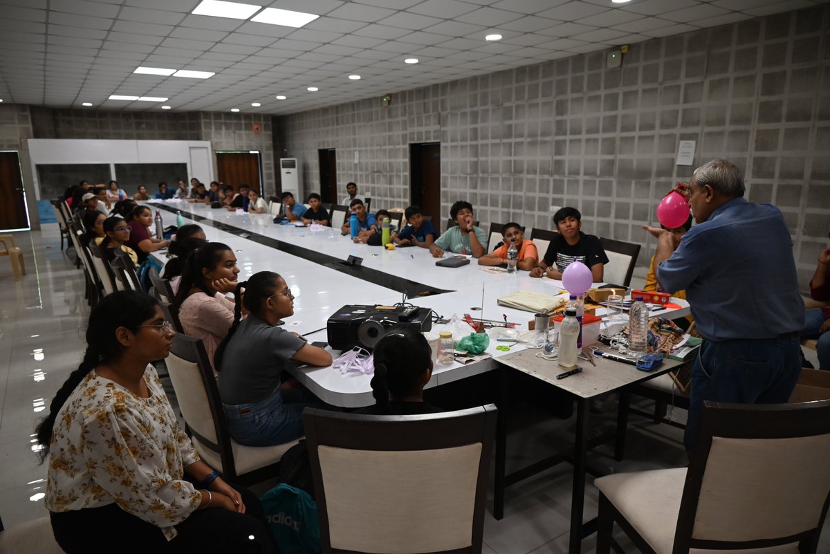 GujScienceCity's tweet image. In the engaging and interactive physics workshop hosted under the #summerscienceprogram at Gujarat Science City, budding young scientists delved into the fascinating world of physics.
#chalosciencecity @indiadst @dstgujarat @jbvadar @InfoGujarat @drvrajesh