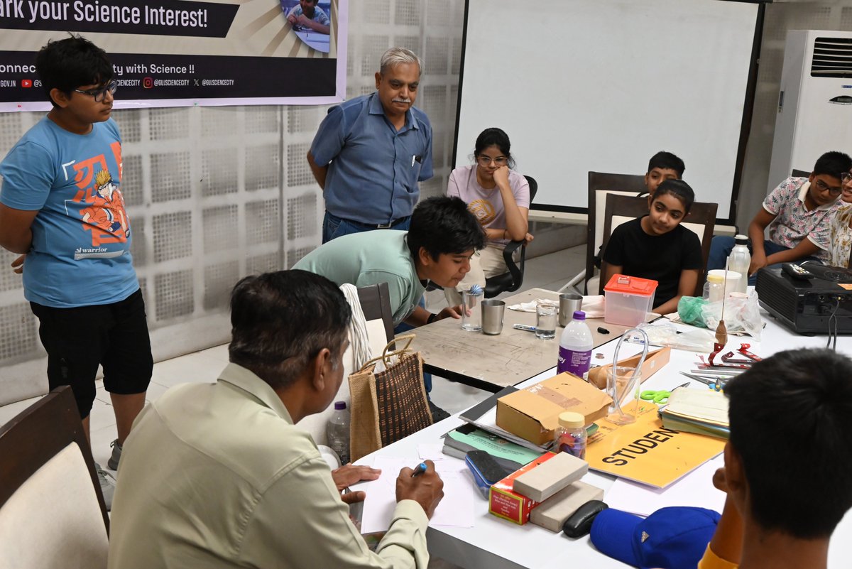 GujScienceCity's tweet image. In the engaging and interactive physics workshop hosted under the #summerscienceprogram at Gujarat Science City, budding young scientists delved into the fascinating world of physics.
#chalosciencecity @indiadst @dstgujarat @jbvadar @InfoGujarat @drvrajesh