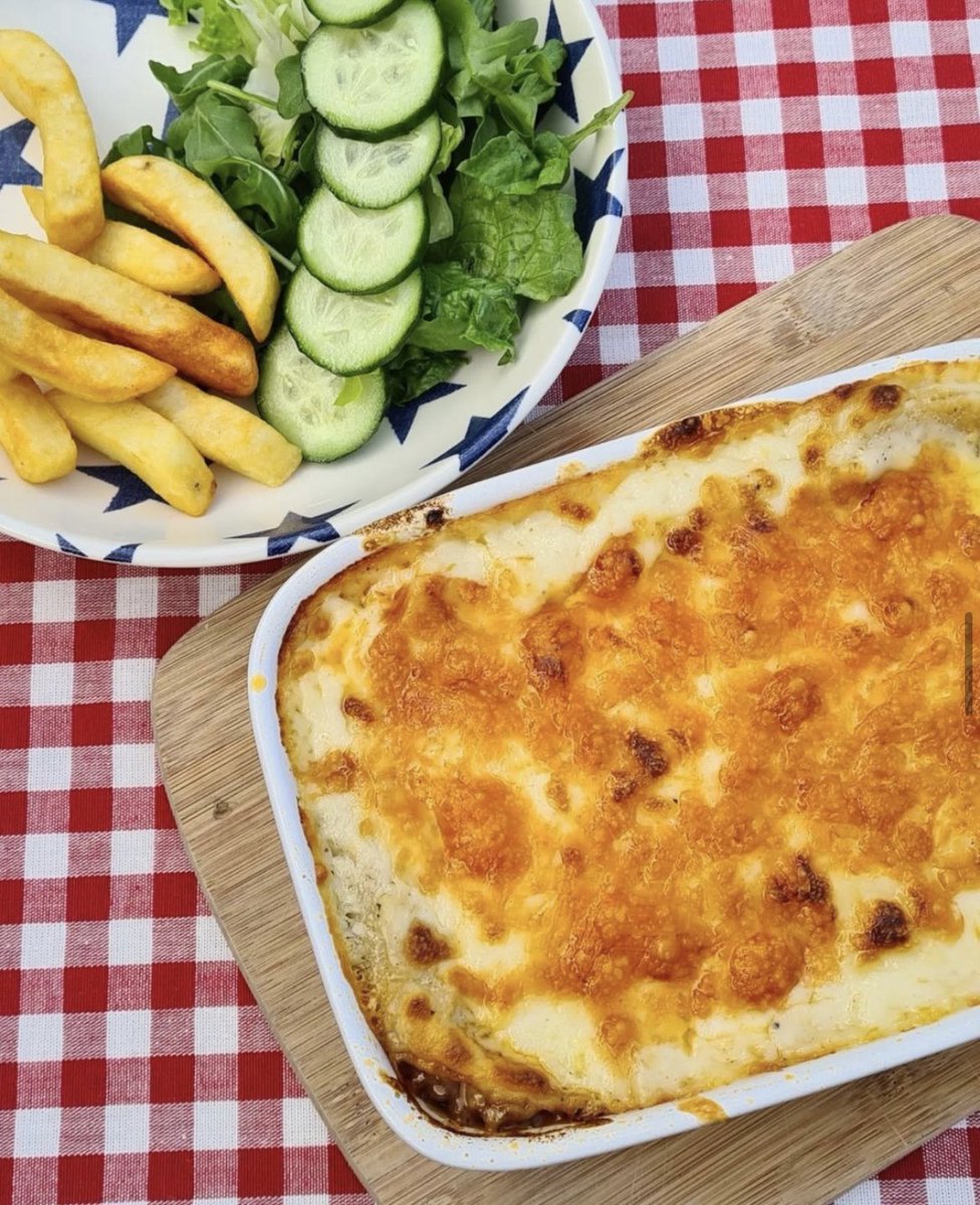 eatleancheese's tweet photo. Lasagne o’clock! 🧀⏱

Instagram - https://t.co/nkjZSE5qPH using Eatlean Cheese for the key ingredient to the perfect tasting lasagne. 

Eatlean Cheese is half the calories and 90% less fat than standard cheddar. Making Eatlean the healthy alternative without compromising taste. https://t.co/ZKTKtupWDj