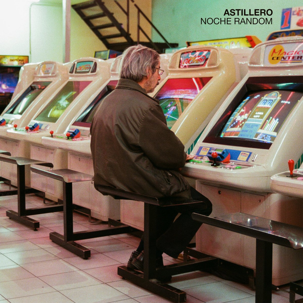 Ya pueden escuchar nuestro nuevo disco, “Noche random”. Se presenta en vivo todos los martes en San Telmo.