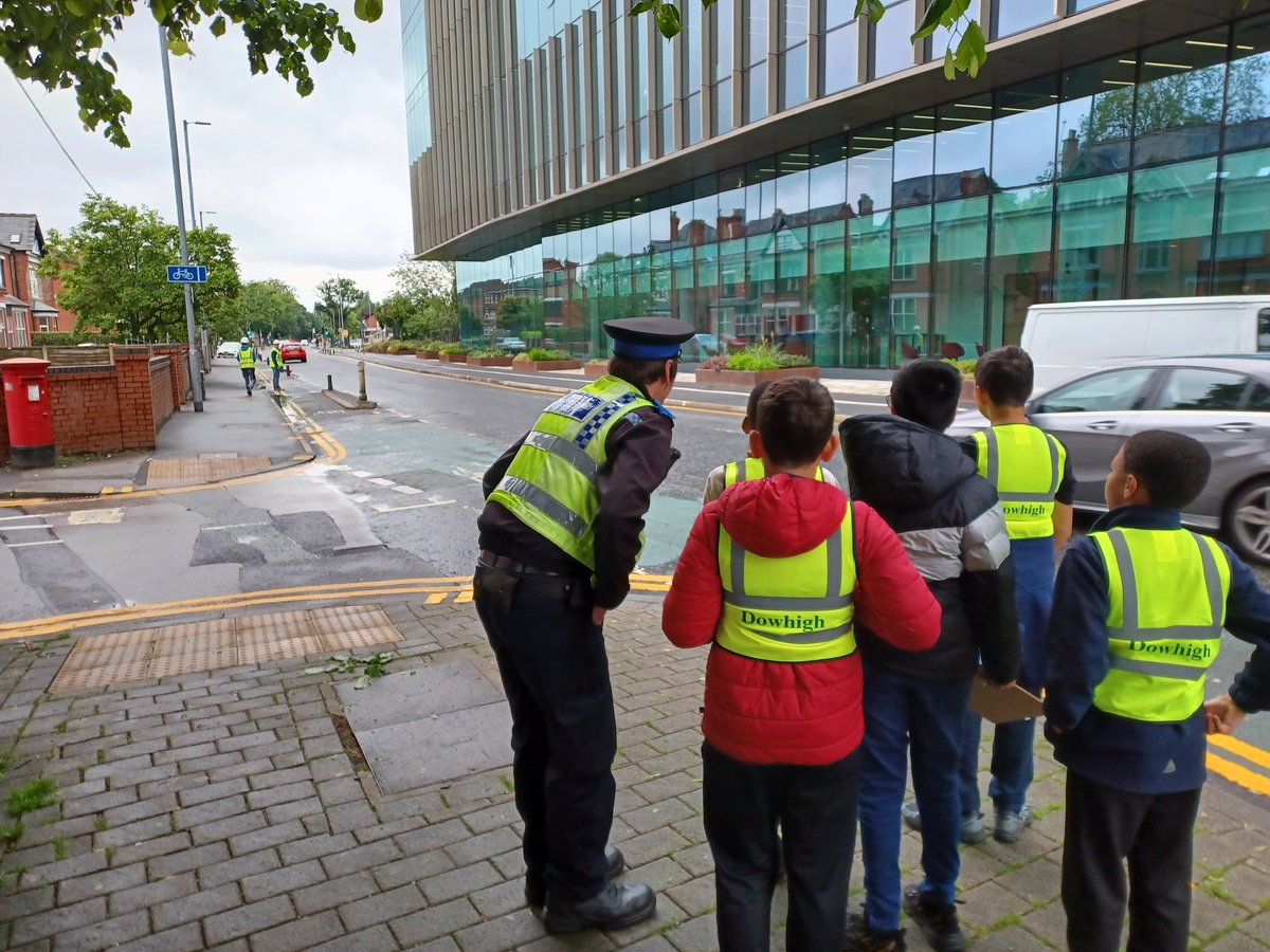 Gmp teamed up with the Neighbourhood Team today to educate children on speed awareness. We also looked at bad parking and drivers. @GMPFallowfield