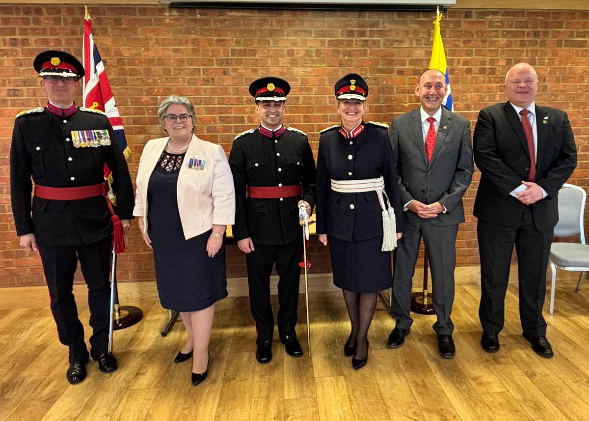 I have the great pleasure to welcome five new Deputy Lieutenants to the Bedfordshire Lieutenancy. At the commissioning ceremony yesterday @LeonaBarrJones, @HannanAli2024, James Russell, Jon Searle and Martin Darlow were warmly welcomed. I look forward to working with you all.