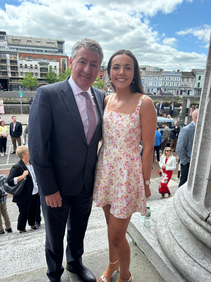 Couldn’t attend the @fiannafailparty #EuropeMatters Manifesto launch as fatherly duties took precedence. 

Our eldest daughter Rebecca graduated from secondary school and is getting ready for the #LeavingCert in 2 weeks. 

So proud of her and her hard work! 📚