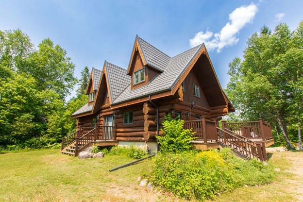 OntCottRent's tweet photo. Welcome to the tranquil Scandinavian Retreat on the shores of Groom Lake just outside of Kearney. Enjoy luxury amenities like the sauna, high-speed Wi-Fi, and a private beach! Book your rejuvenating getaway with us today at https://t.co/BZV4i8A85L
#myOCRvacation https://t.co/PzidtqFwY6