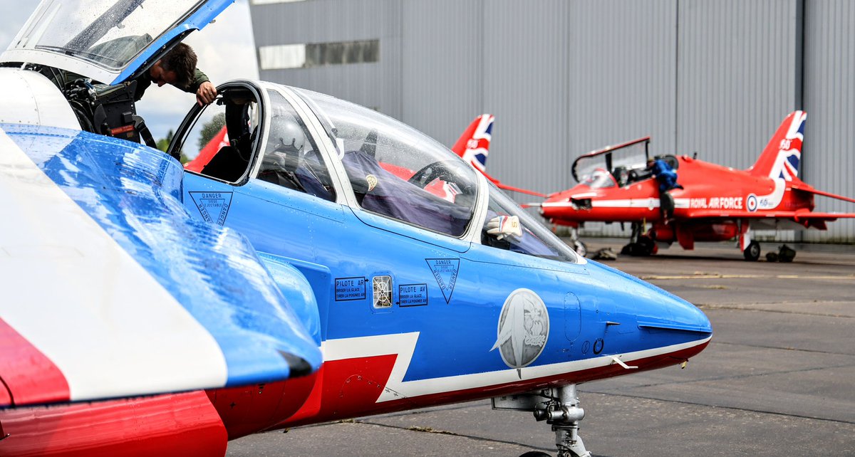 Alongside friends. The #RedArrows are with @PAFofficiel at Chambley, #France, ahead of displaying at Meeting Aérien International Du Grand Est tomorrow. 📸 Cpl Phil Dye