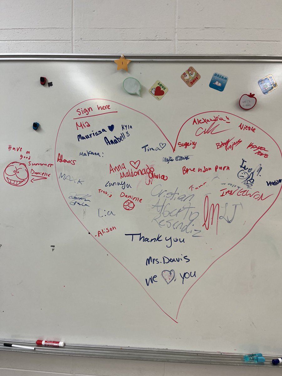 cdavissmiles4's tweet image. Year 12 is done.  This giant heart was created by a student.  It tells me that despite the challenges, the year was good.  #teacherlife #middleschoollove #livetheCODE