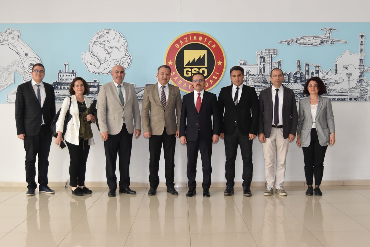 ➡️ GAZİANTEP MODEL FABRİKA'DA İSTİŞARE TOPLANTISI

🟠 Sanayi ve Teknoloji Bakanlığı Stratejik Araştırmalar ve Verimlilik Genel Müdürü Abdullah Başar, Verimlilik Uygulamaları Daire Başkanı Yücel Özkara ile beraberindeki heyet, Gaziantep Yetkinlik ve Dijital Dönüşüm Merkezini