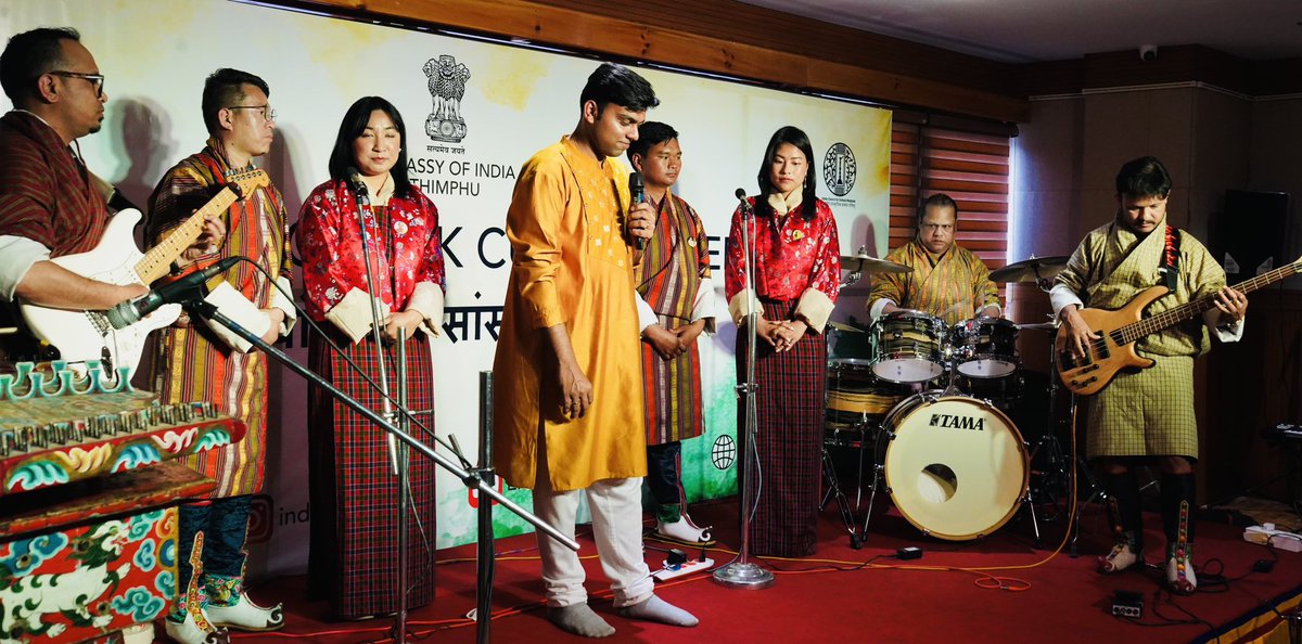 The second #KalaUtsav series event at NWCC, Thimphu was a stunning display of musical talent! The Indo-Bhutanese jugalbandi enchanted the audience, highlighting the rich musical traditions from 🇮🇳🇧🇹

@IndianDiplomacy @iccr_hq