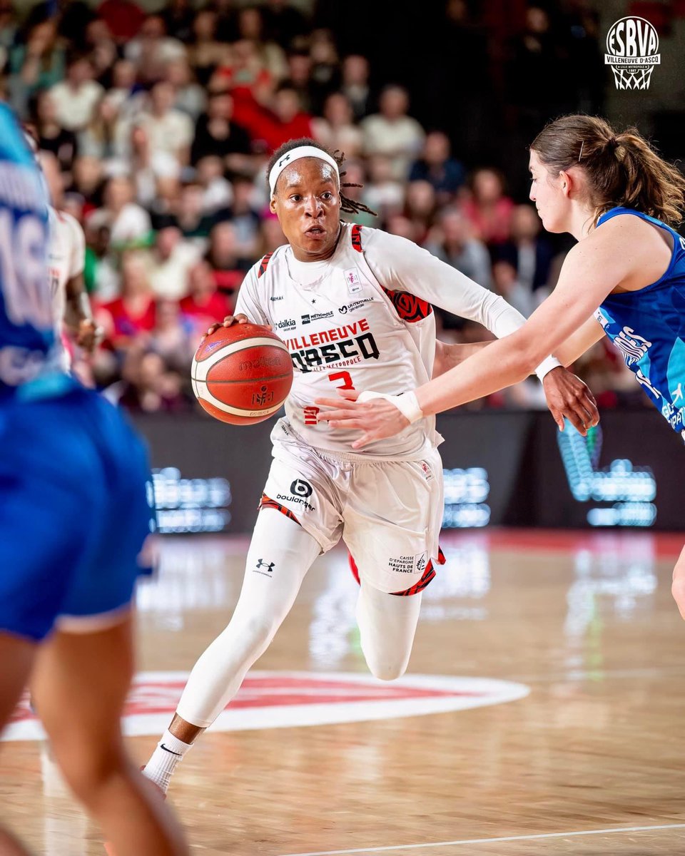 ESBVALM's tweet photo. 🔙 Il y a 1️⃣ semaine (déjà), les Guerrières s’imposaient 1️⃣1️⃣4️⃣ ➖ 8️⃣8️⃣ contre Basket Landes en finale du championnat @basketlfb…
📸 Tony Chandelier
#AllezLesGuerrières 🔴⚪️ #BasketLFB #PlayoffsLFB https://t.co/e0bCR28AF9