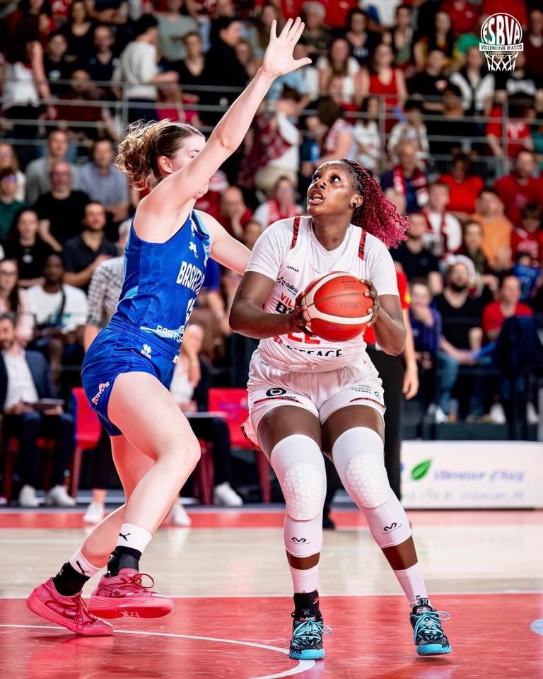 ESBVALM's tweet photo. 🔙 Il y a 1️⃣ semaine (déjà), les Guerrières s’imposaient 1️⃣1️⃣4️⃣ ➖ 8️⃣8️⃣ contre Basket Landes en finale du championnat @basketlfb…
📸 Tony Chandelier
#AllezLesGuerrières 🔴⚪️ #BasketLFB #PlayoffsLFB https://t.co/e0bCR28AF9
