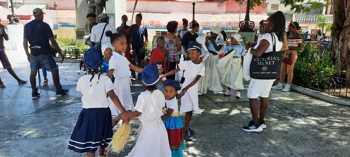 'Un hijo, es el corazón' #Martí.
En #SantiagoDeCuba se disfruta la atención a nuestros pequeños, ellos son nuestra razón de ser, alimentan nuestra espiritualidad y su alegría es nuestro mayor tesoro. #GenteQueSuma #educacioninfantil