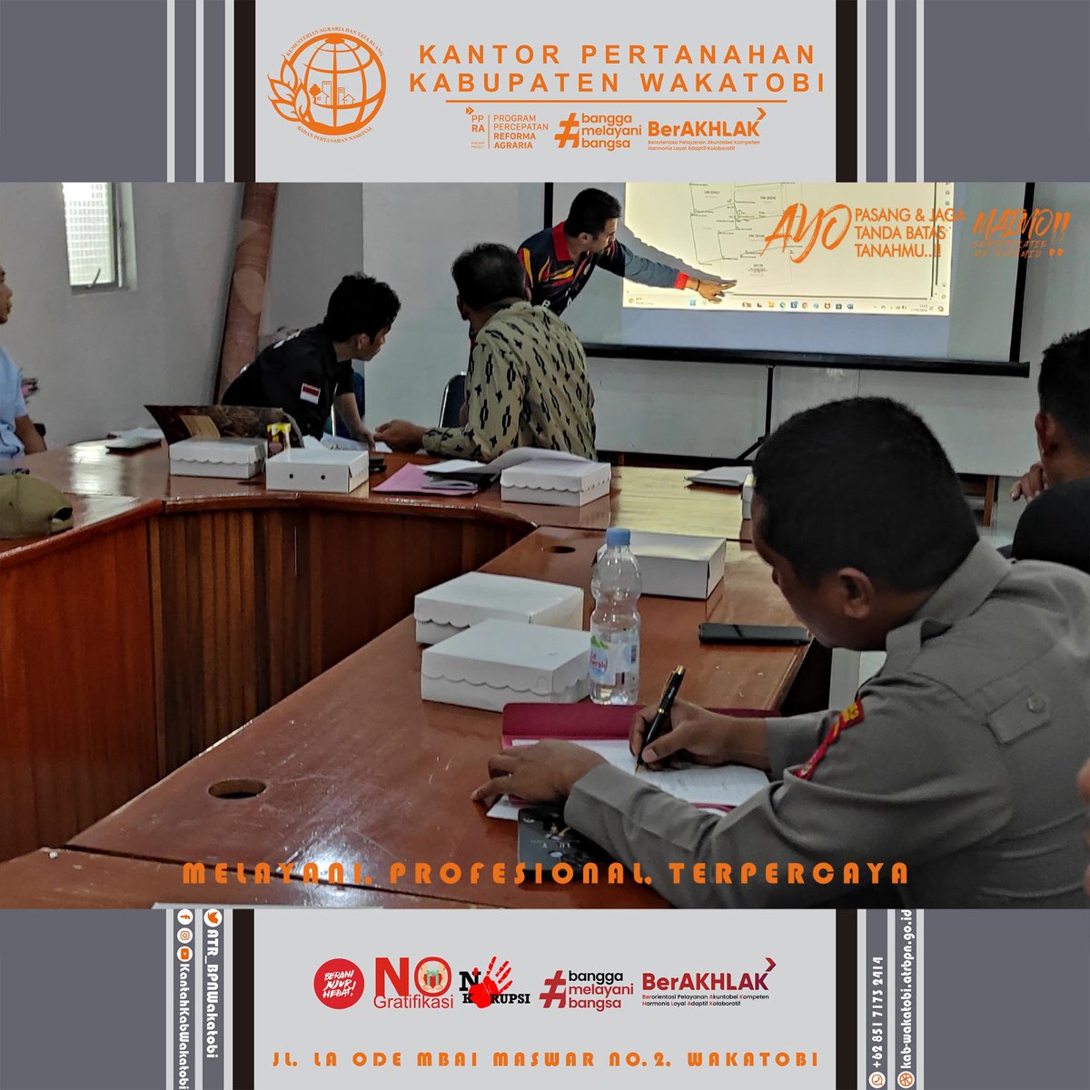 Halo #SobATRBPN Wakatobi,

Kantor Pertanahan Kabupaten Wakatobi mengadakan kegiatan ekspos hasil pengambilan data lapang sengketa bidang tanah masyarakat di kelurahan Wandoka Selatan.